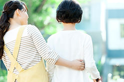 介助を受ける女性