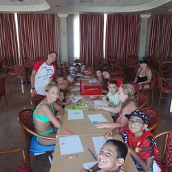 Team animazione turistica Malta con spettacoli e attività per famiglie