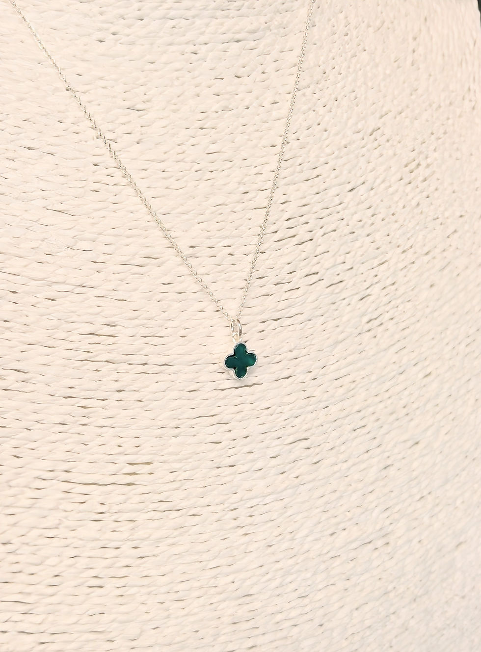Thumbnail: Sterling Silver Bezel Set Green Onyx Clover Pendant & Chain