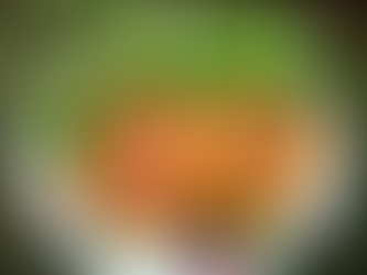 2 steaks de patates douces avec fagot d'haricot vert sur assiette