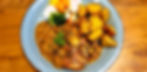 Ein Teller mit Jägerschnitzel und Kartoffelecken