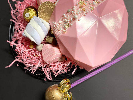 Valentine Pinata Smash Cake