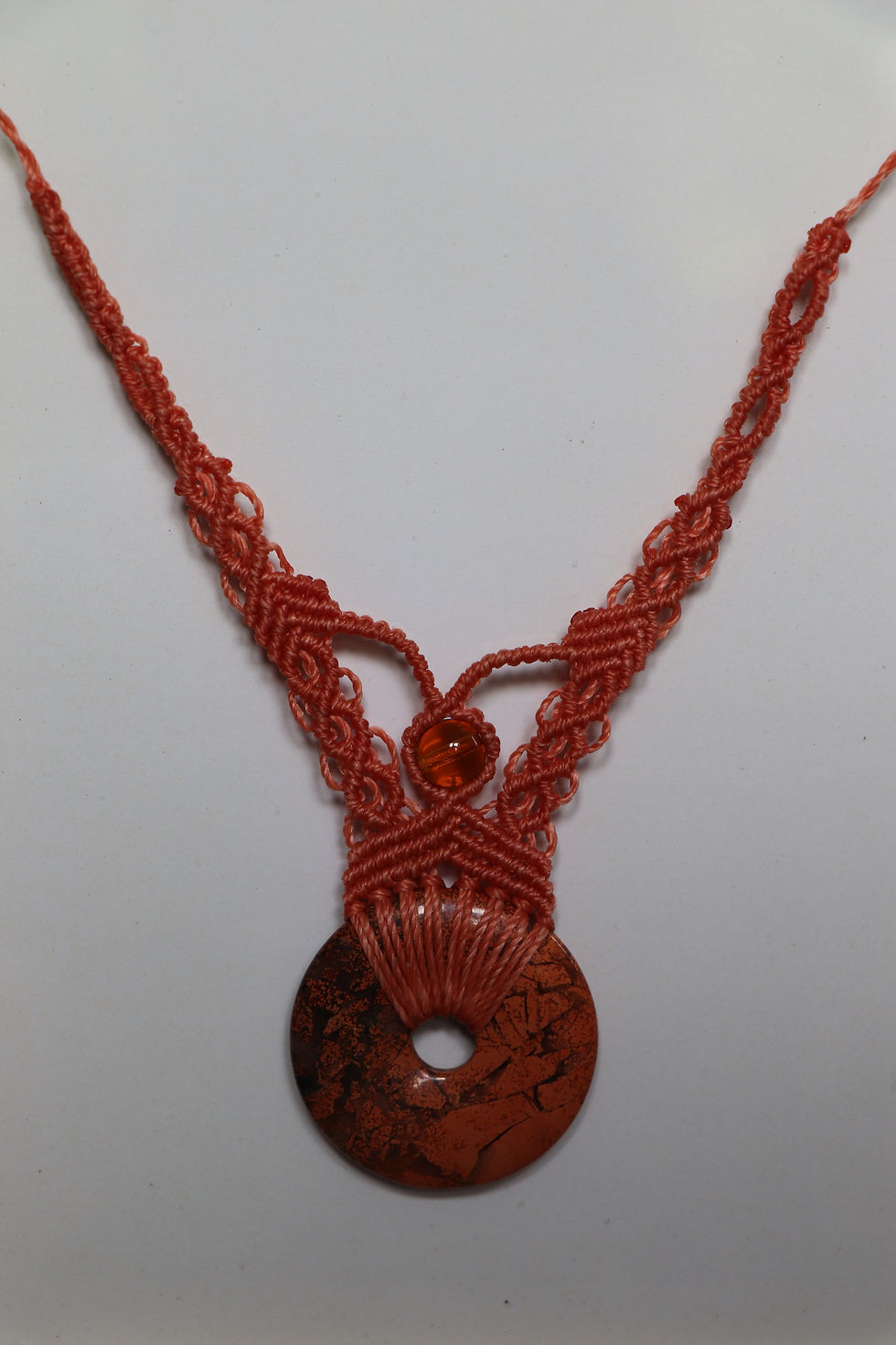 Miniature : Collier micro-macramé donut
