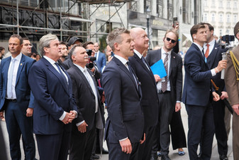 Koszorúzás Széchenyi István szülőházánál