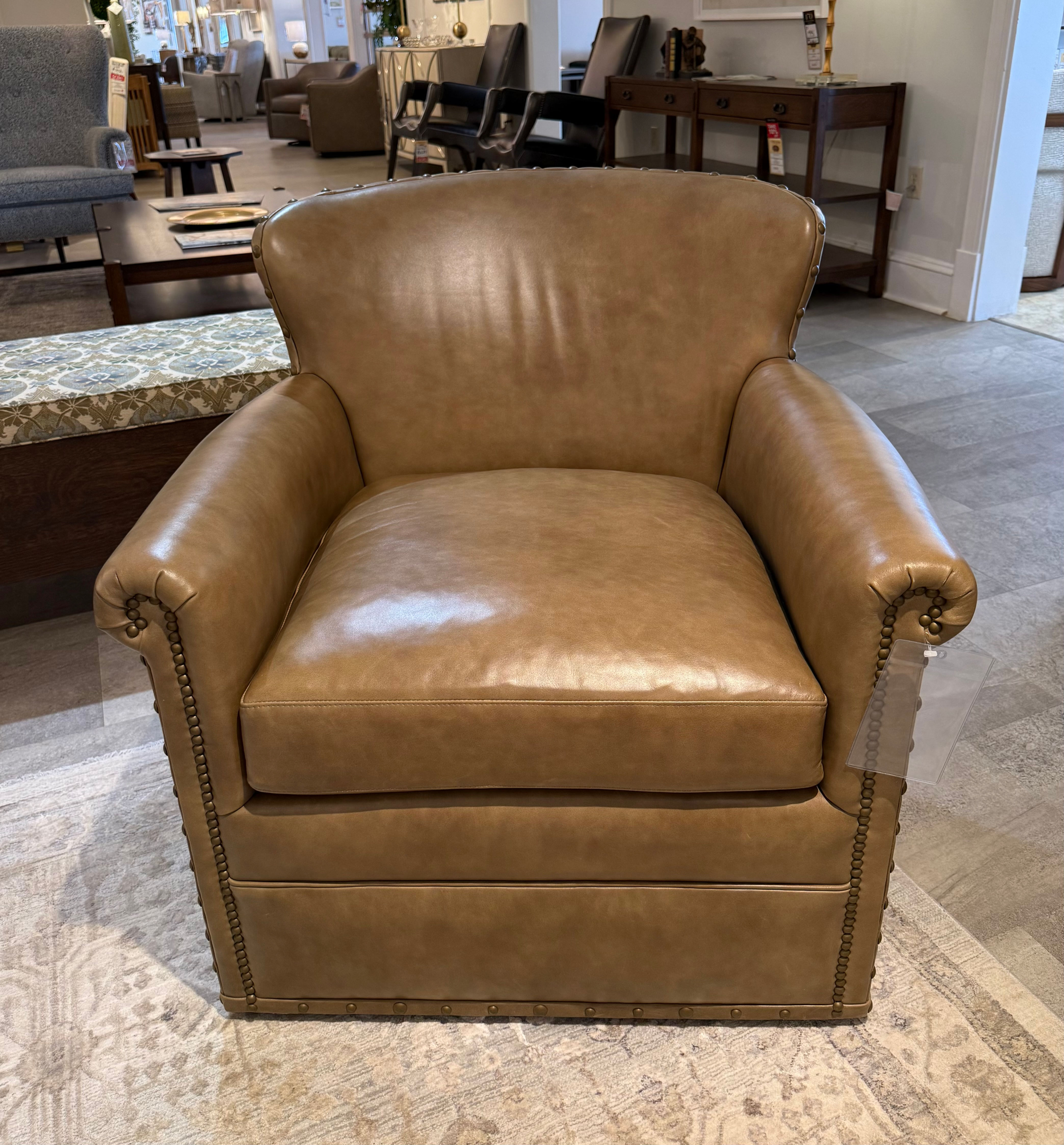 TRAVELER'S SWIVEL CHAIR