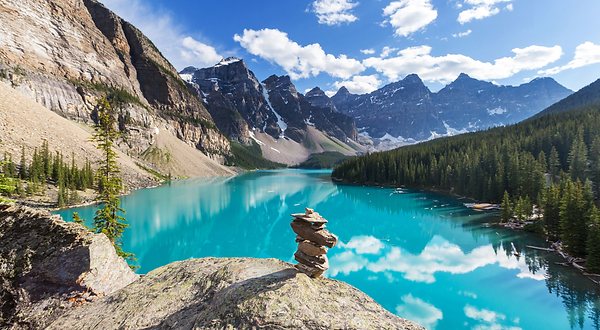 Stunning view of Moraine Lake and the Valley of the Ten Peaks on a private tour from Calgary