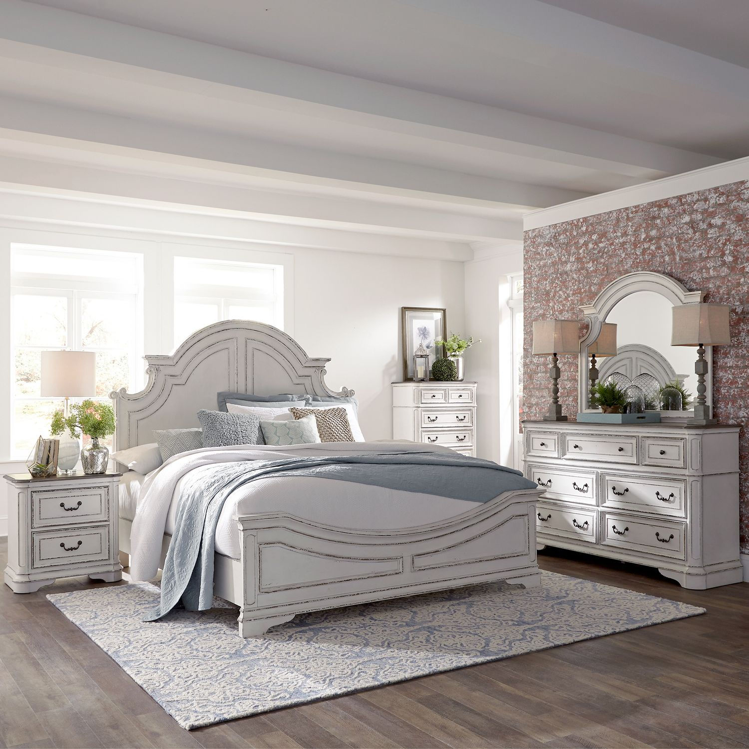 Magnolia Manor 5 Piece Panel Bedroom Set