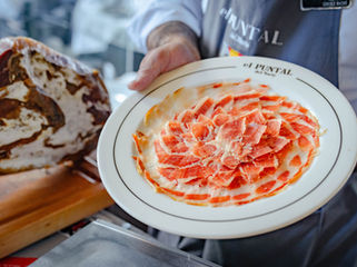 Así se sirve un gran jamón iberico o serrano: Consejos desde El Puntal del Norte