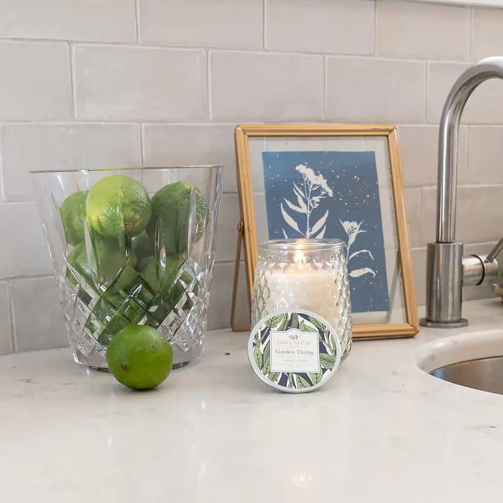 Thumbnail: Green leaf Candle