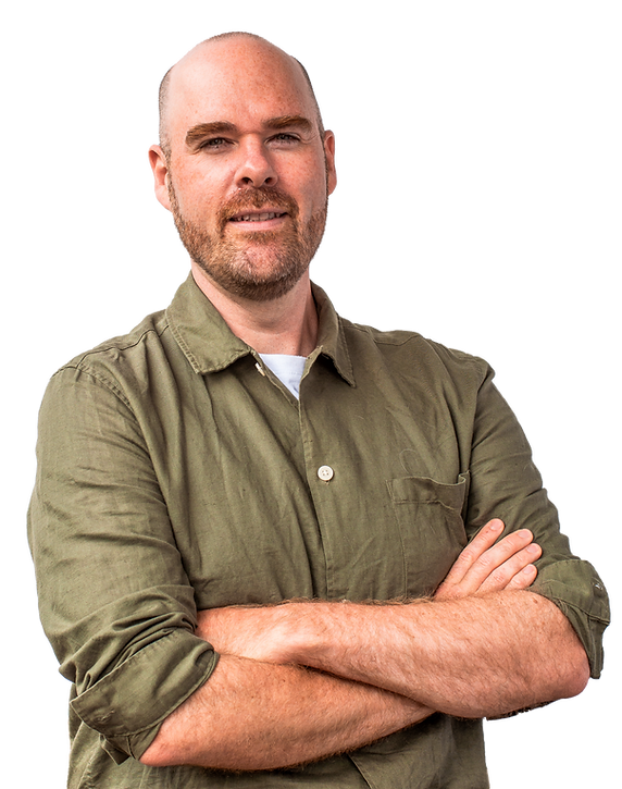 Phil, English coach in Zurich, celebrating learners’ success with confidence and joy.