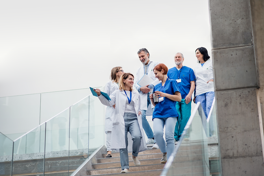 group-of-doctors-walking-down-stairs-on-medical-co-2022-02-02-04-50-35-utc - cópia.png