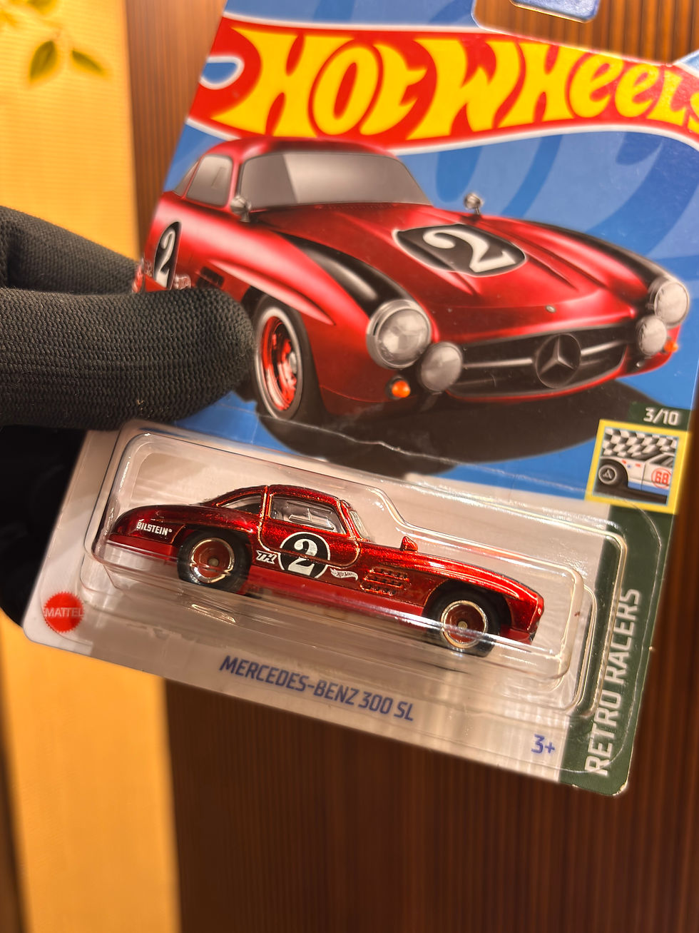 Hot Wheels Mercedes-Benz 300 SL Super Treasure Hunt 1:64 scale diecast with Spectraflame finish and Real Riders wheels.