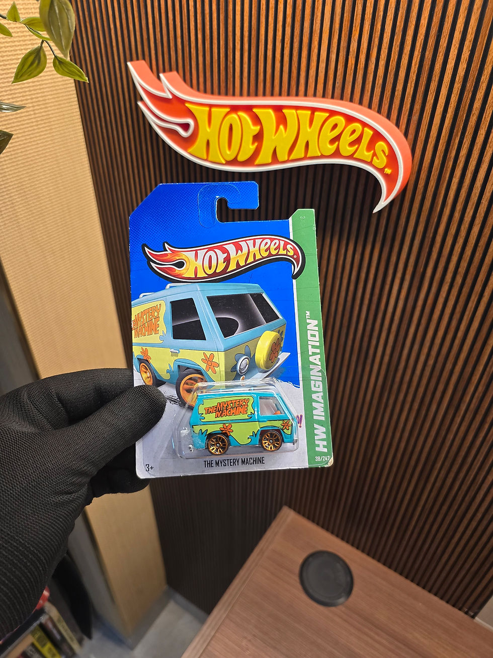 Hot Wheels The Mystery Machine Very Old Card Rare die-cast collectible in original blister packaging