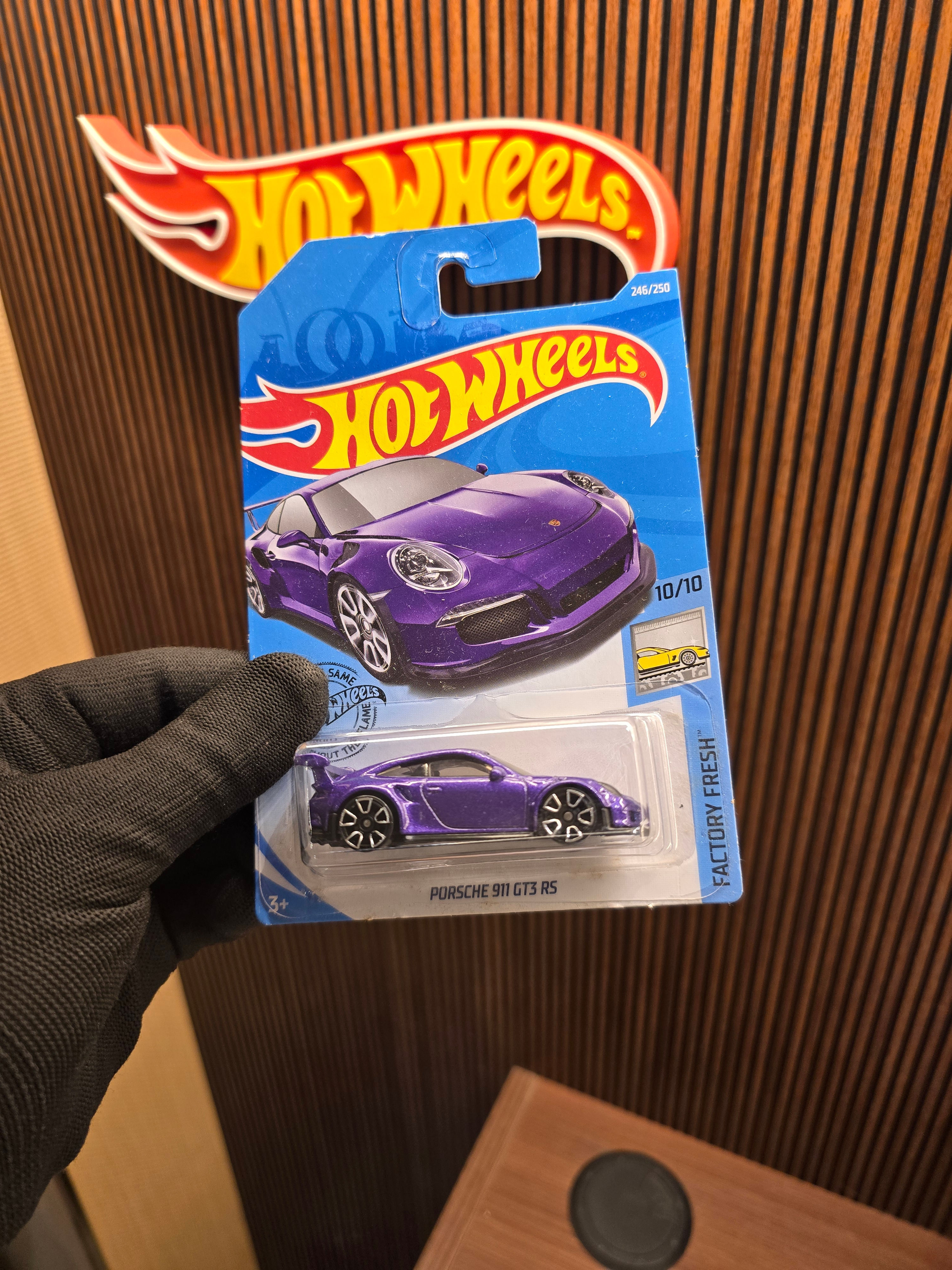 Hot Wheels Porsche 911 GT3 RS purple rare 1:64 diecast supercar collectible model