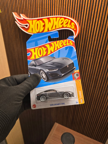 Hot Wheels 2020 Jaguar F-Type STH Diecast 1:64 Super Treasure Hunt