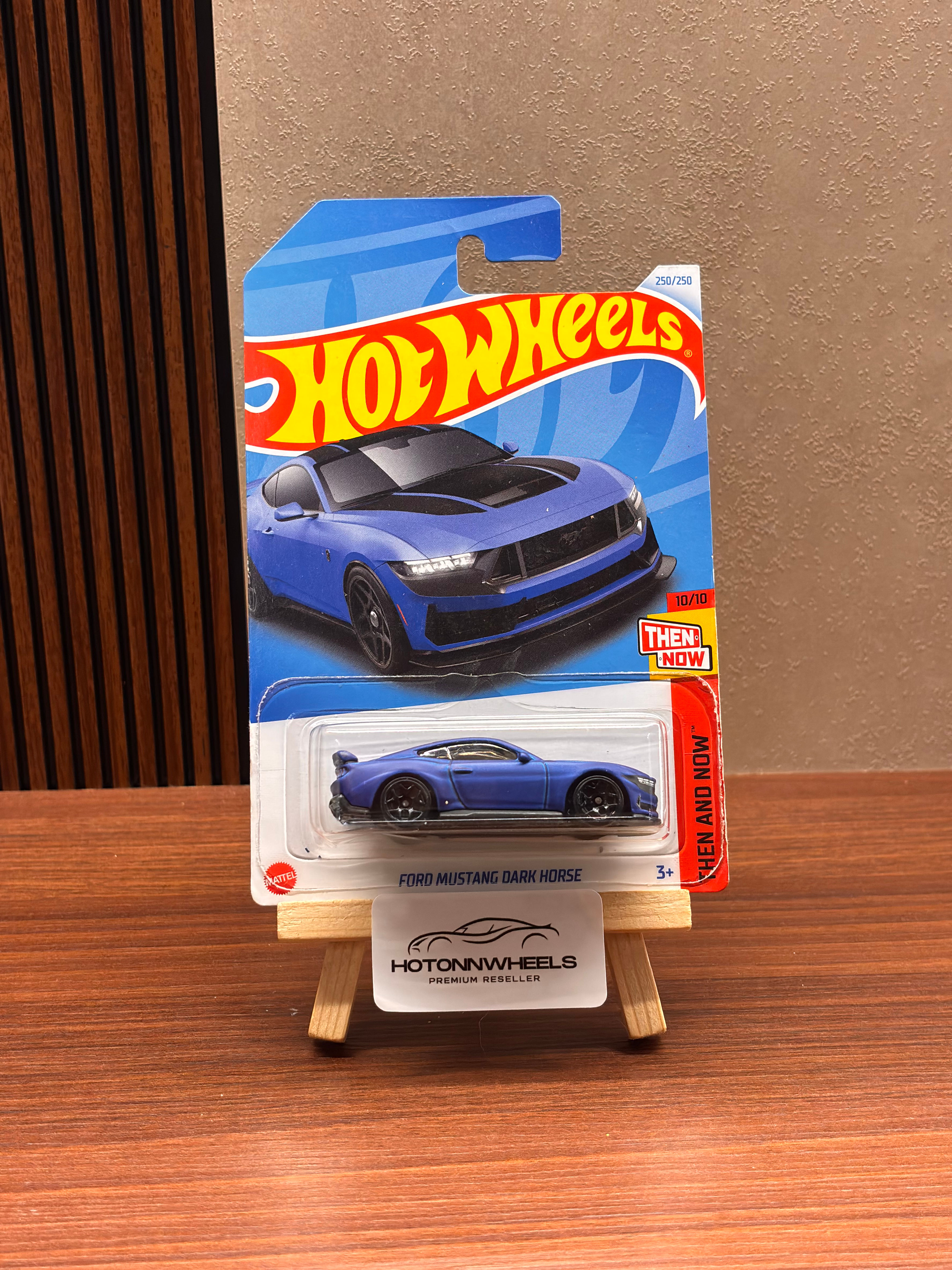 FORD MUSTANG DARK HORSE 