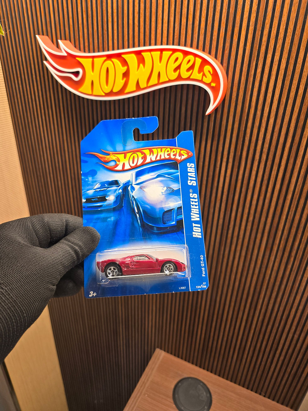 Hot Wheels Ford GT-40 red old card 1:64 diecast vintage racing collectible model