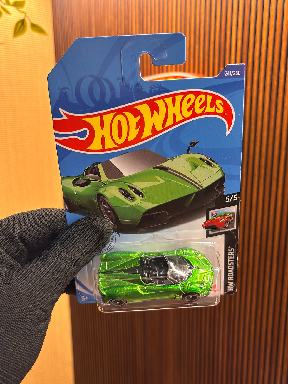 Hot Wheels '17 Pagani Huayra Roadster Super Treasure Hunt diecast car.