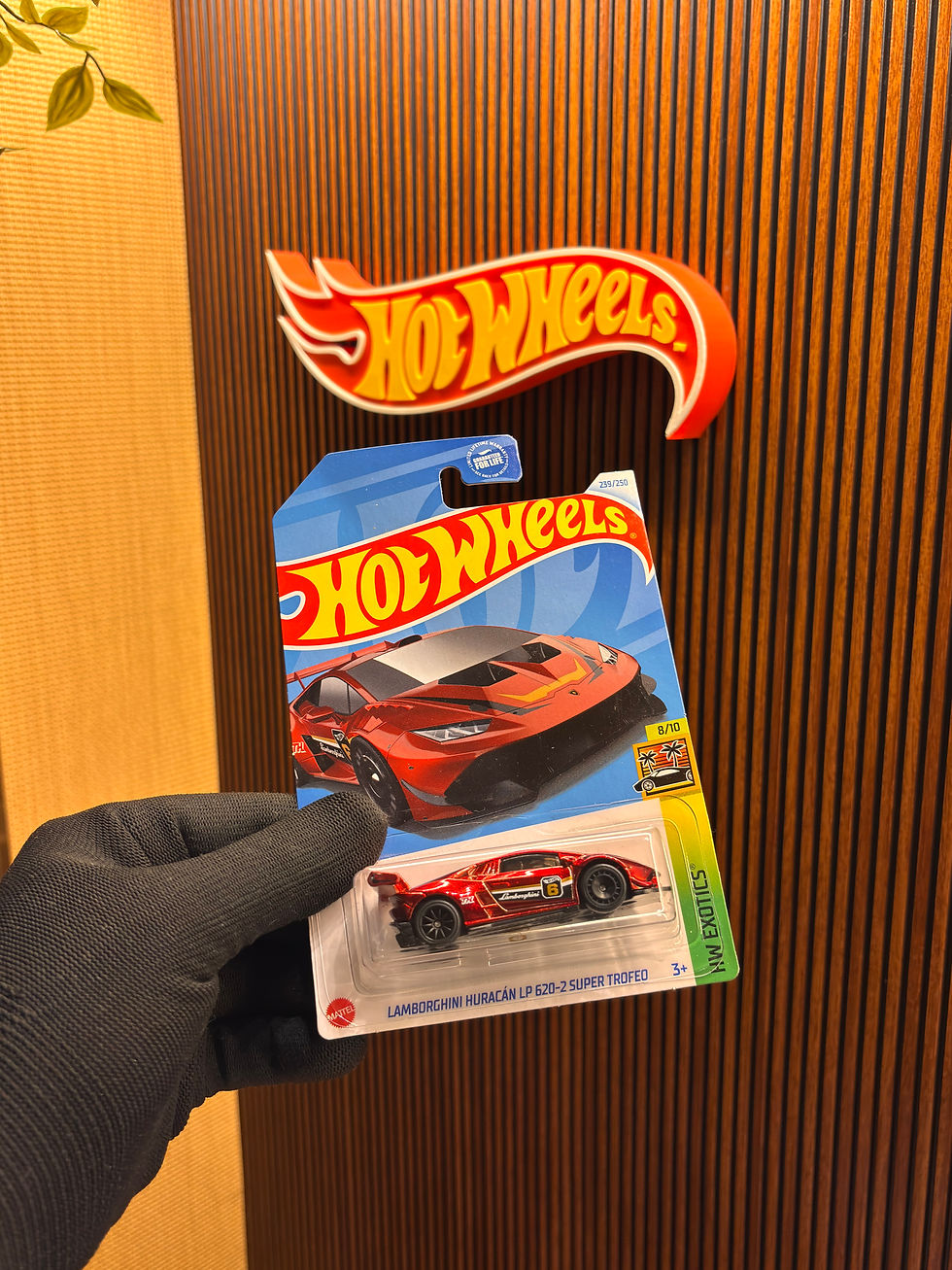 Hot Wheels Lamborghini Huracán LP 620-2 Super Trofeo Super Treasure Hunt diecast car.