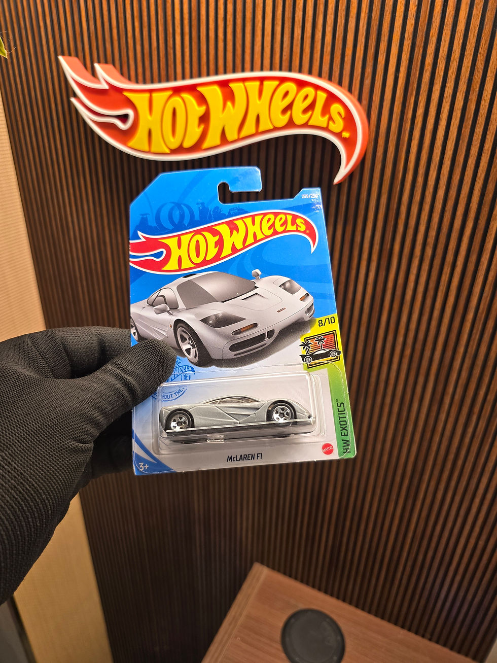 Hot Wheels McLaren F1 silver 1:64 diecast supercar collectible model