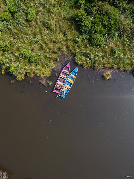 Les barques du lac de Léon sous un ciel coloré, tirage d'art Les Barques-en-Ciel
