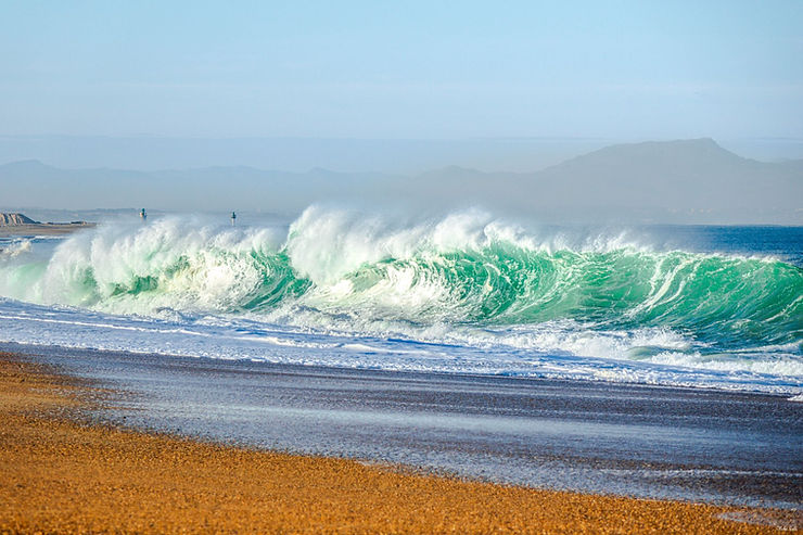 Vague puissante sur la plage d'Hossegor, tirage d'art Assaut du Rivage