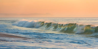 Vague au coucher de soleil à Vieux-Boucau. Photographie d'art des Landes, Cliché Salé.