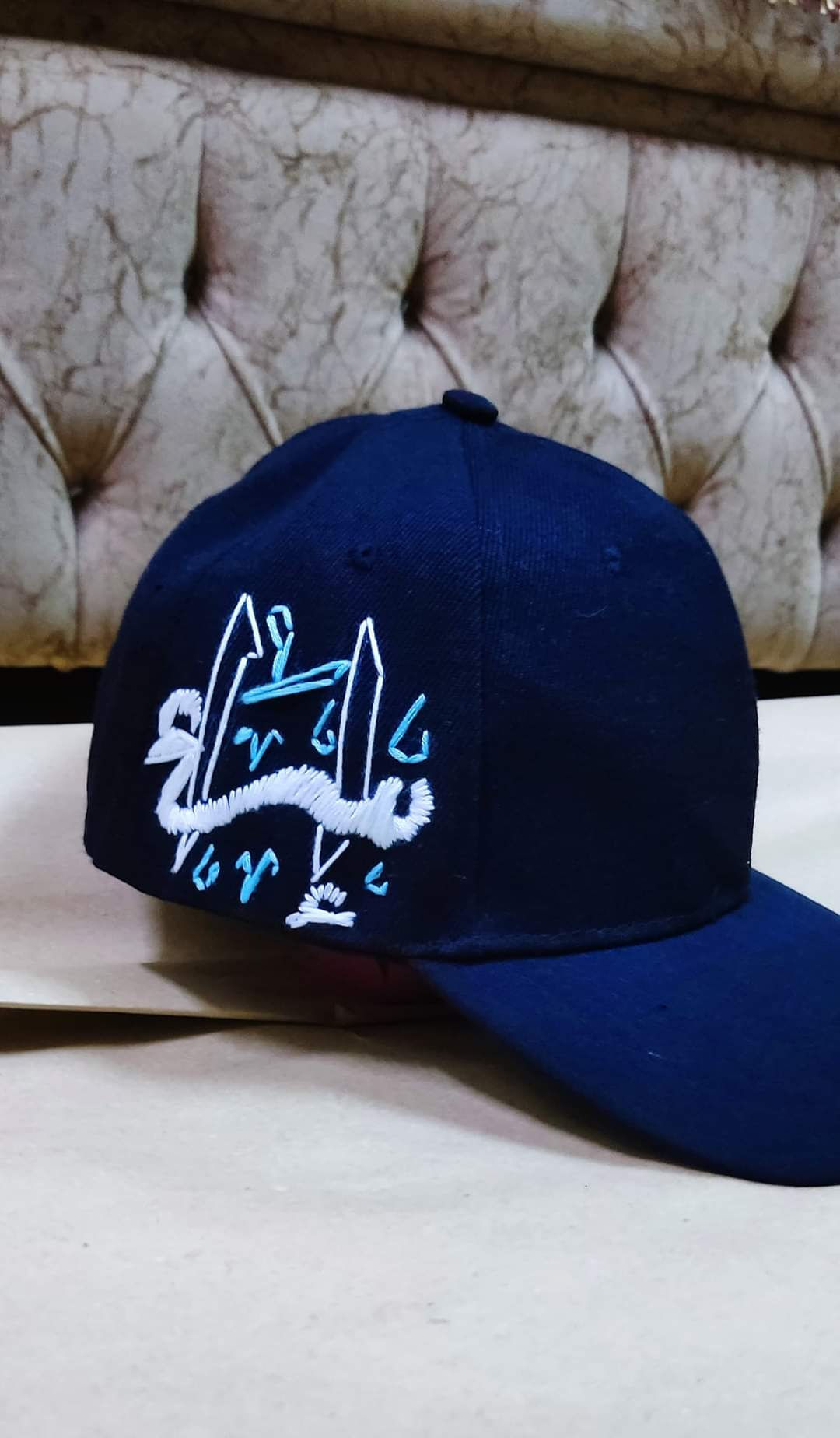 كاب بتطريز اسماء حسب الطلب 🖤