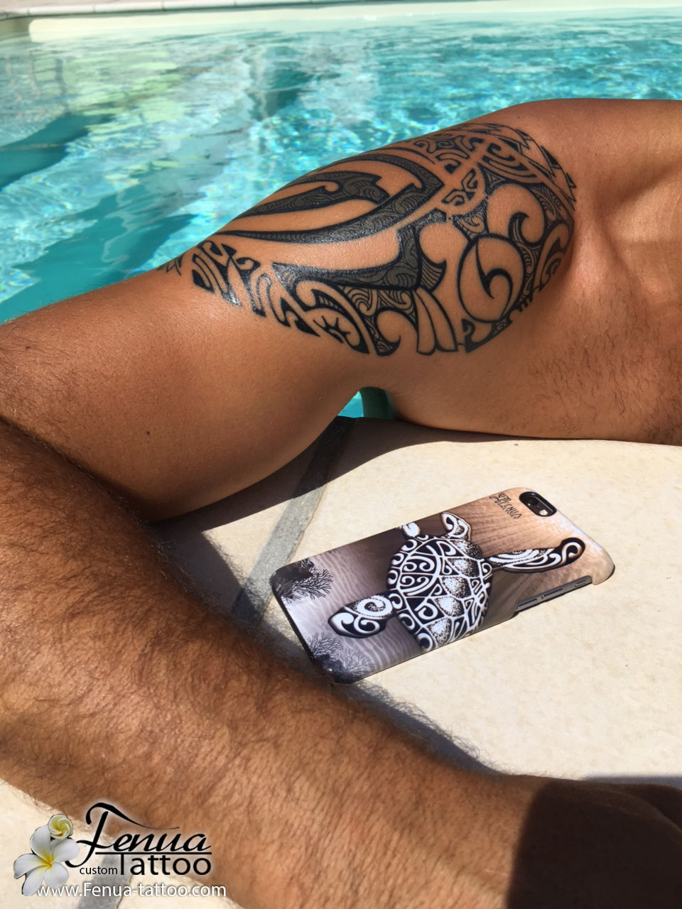 custom tatouage epaule par fenua tattoo