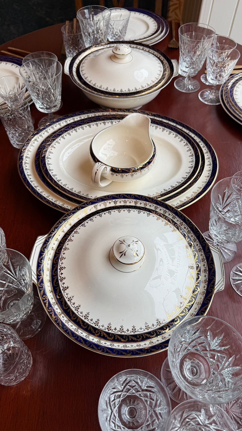 Thumbnail: Bleu de Roi Meakin 6-place Dinner Service 1945-
