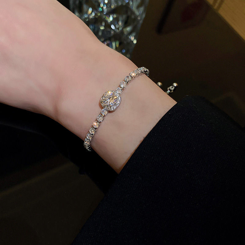Thumbnail: The Kensington Halo Bracelet