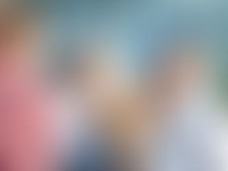 Glückliche Eigentümergemeinschaft, die sich freue, dass die WEG und SEV sich um alles kümmern.