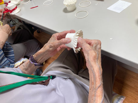 ☆折り紙教室(今回は工作)☆