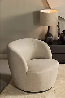 373539-Z-373533-M-377335-Z-373930-Z-01_SF_WE_Serra_draaifauteuil_zand_Alya_vloerkleed_Foss