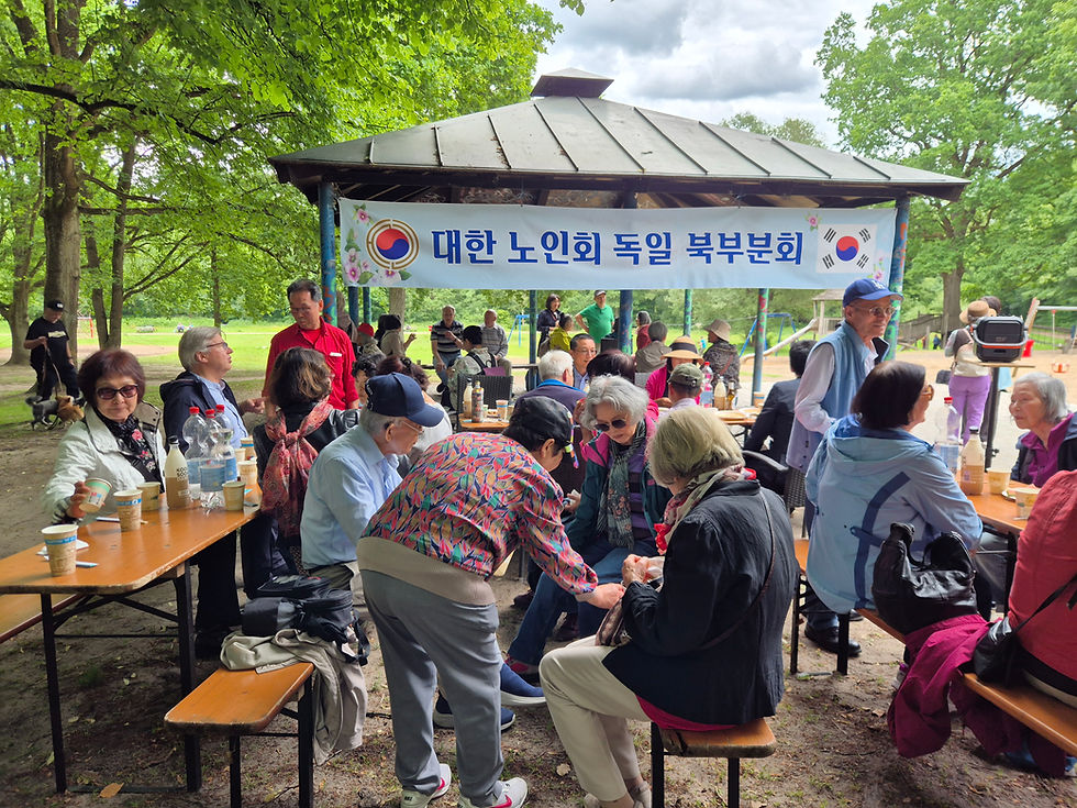 Mitglieder der Korean Senior Association Northern Germany, Gäste, Hamburg Korean Association Delegation und Generalkonsul Lee Sang-su beim Grillfest zum 10-jährigen Jubiläum am 6. Juni 2026