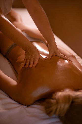 Dorn-Breuss-Massage als manuelle Therapie in der Weingartenpraxis Wiedlisbach