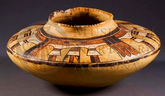 image of prehistoric Hopi pottery