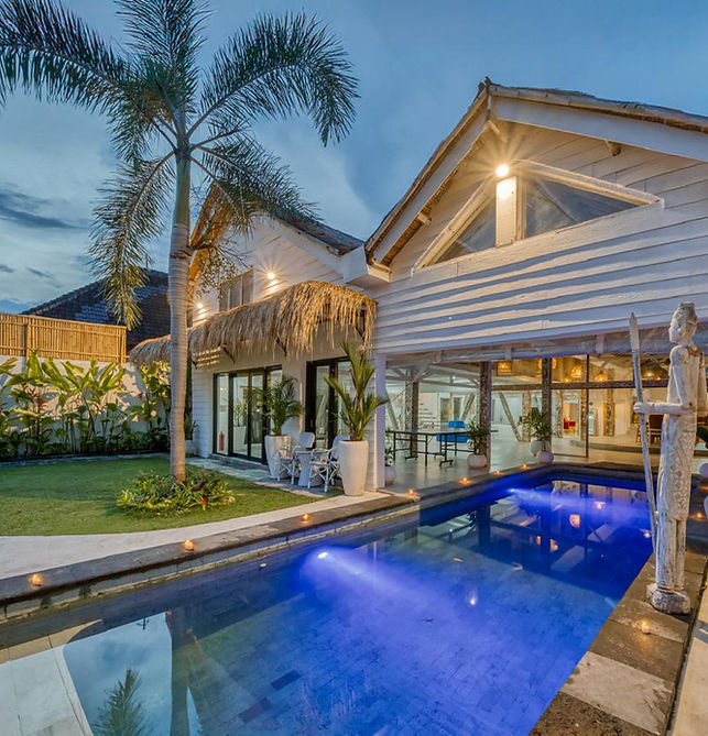 01 Turquoise Villa - Garden.jpg