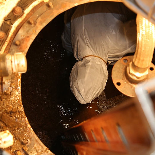 Serviço de Descontaminação e Sucção em Tanque de CombustívelRegistro do processo de limpeza técn.jpg