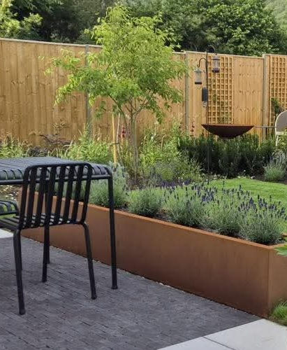 How to make a small garden feel bigger?