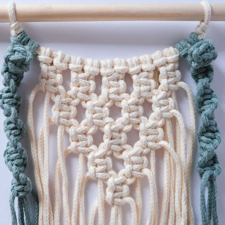 How to start in macrame - small wall hanging pattern