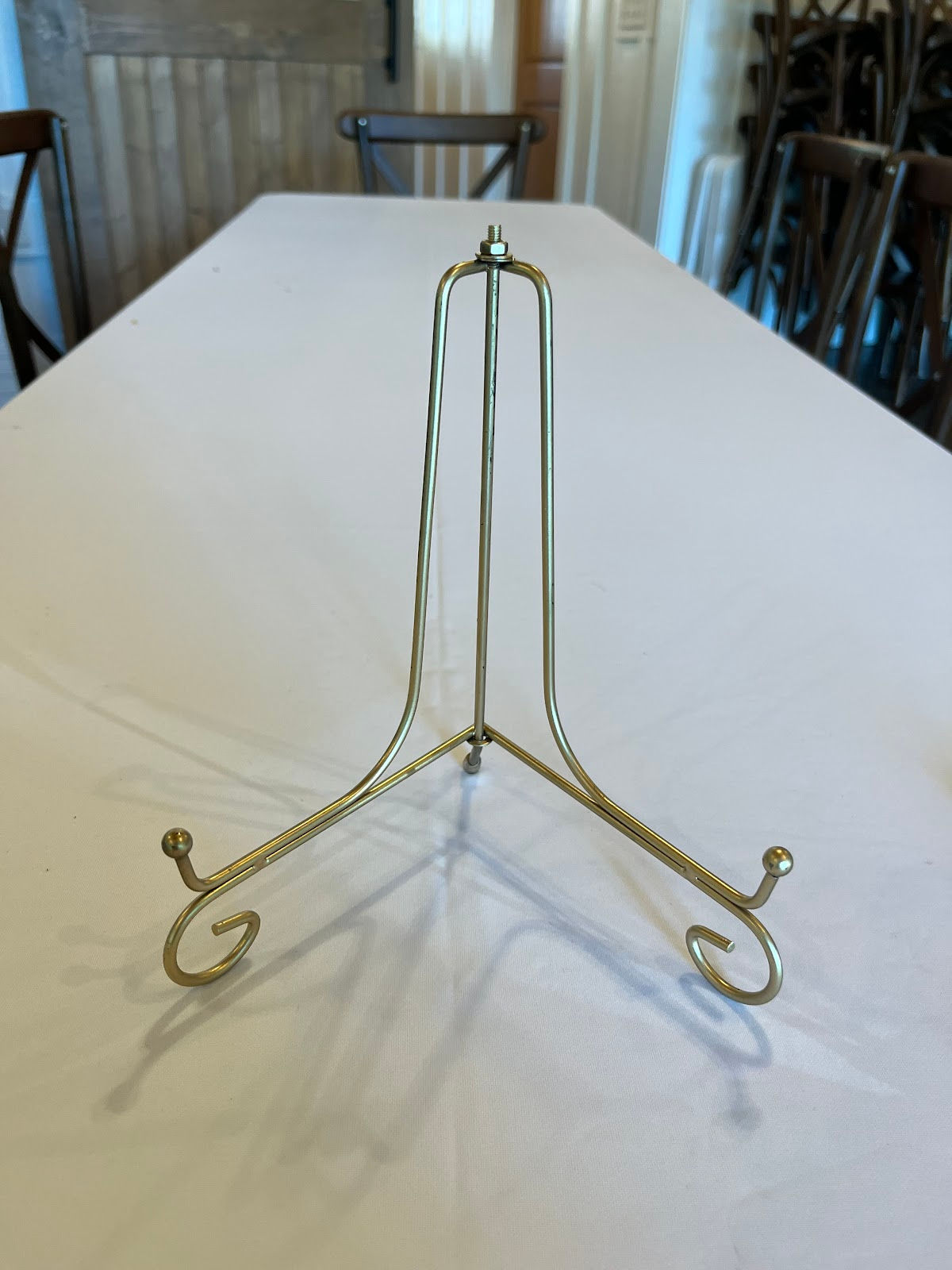 Gold Wire Easel