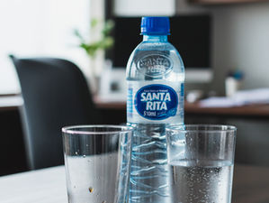 Não gosto de beber água: por que isso acontece e como mudar esse hábito