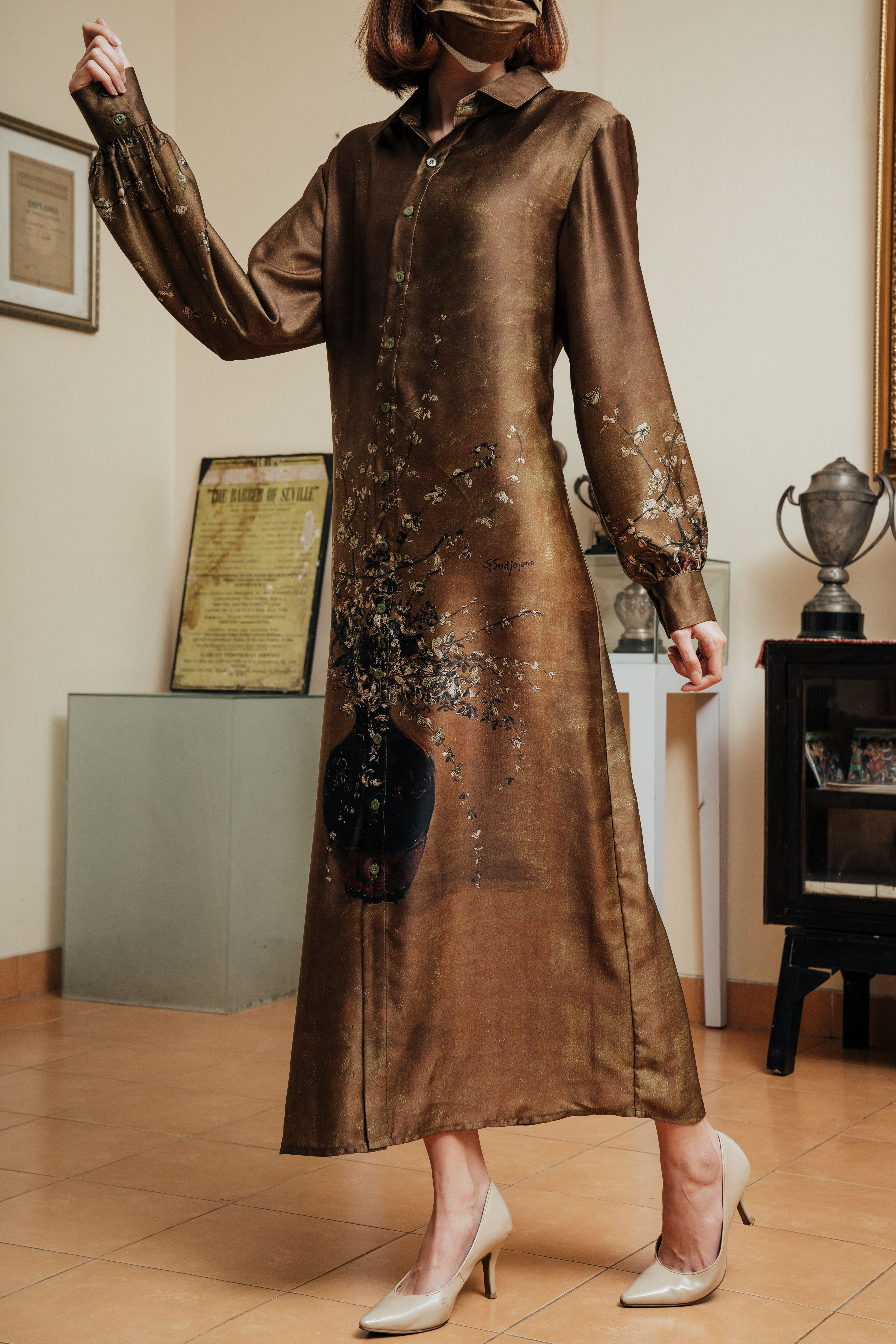 “Bunga 17 Tahun Perkawinan Kami” Long Sleeve Dress