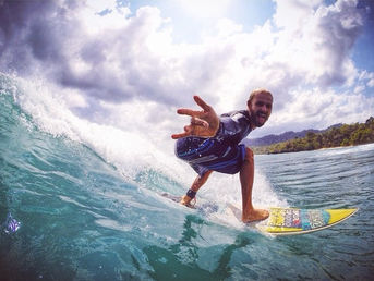 Интервью с инструктором по серфингу и йоге Алексеем Мельником