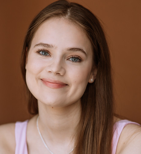 ELLISE ROTH HEADSHOT-.JPG