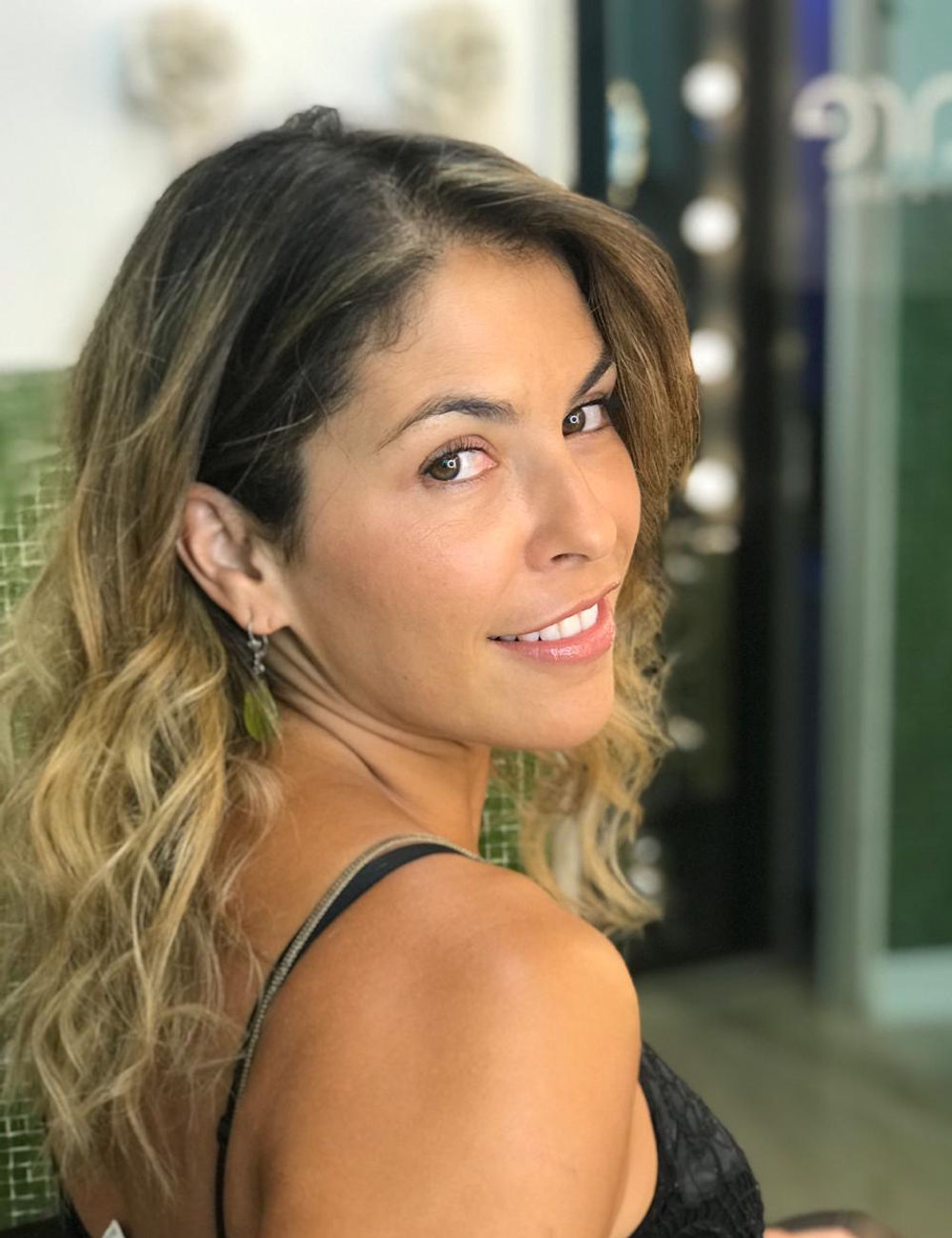 Laura Maia, designer de interiores e fundadora da LAMAI
