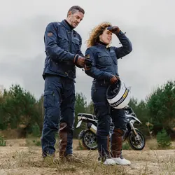 Riderstyle_Lifestyle__0000s_0023_NorthOfBerlin_Adventure_Dryzone_Print_pscfoto202211190245