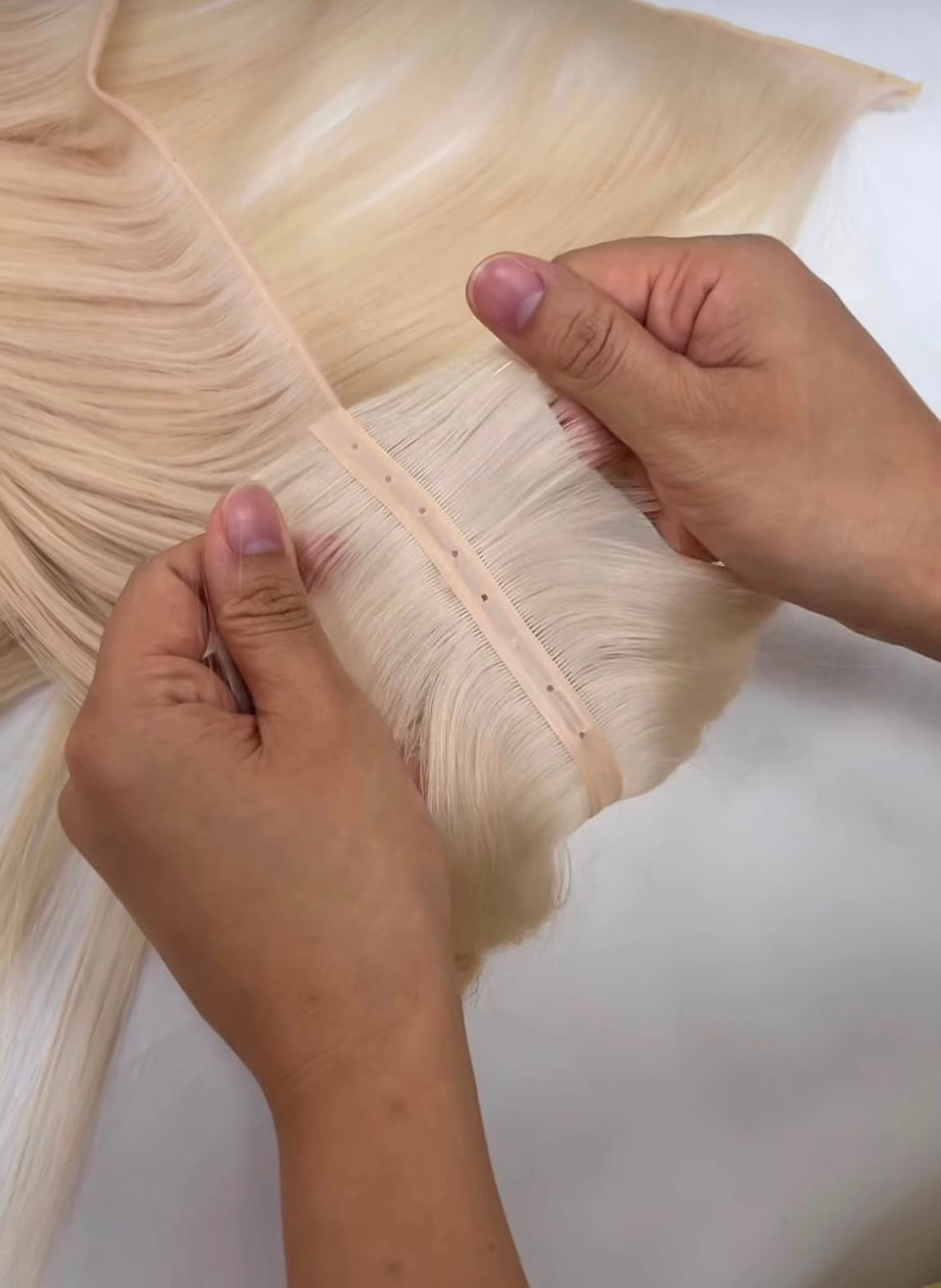 Thumbnail: Vanilla Silk #P27/60 (Mixed Blonde) - 50g Butterfly Weft Hair Extensions