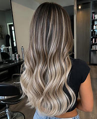 Model Showcasing Mushroom Blonde Mixed Ashy blonde human remy hair extensions colour matched by the beauty edit